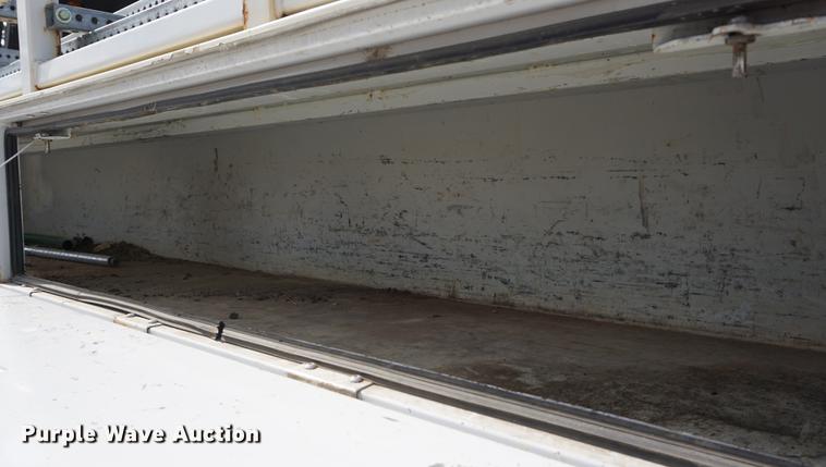 image for item DE3188 2006 Ford F450 Super Duty utility truck