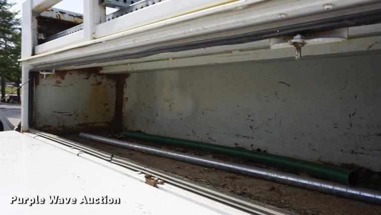 image for item DE3188 2006 Ford F450 Super Duty utility truck