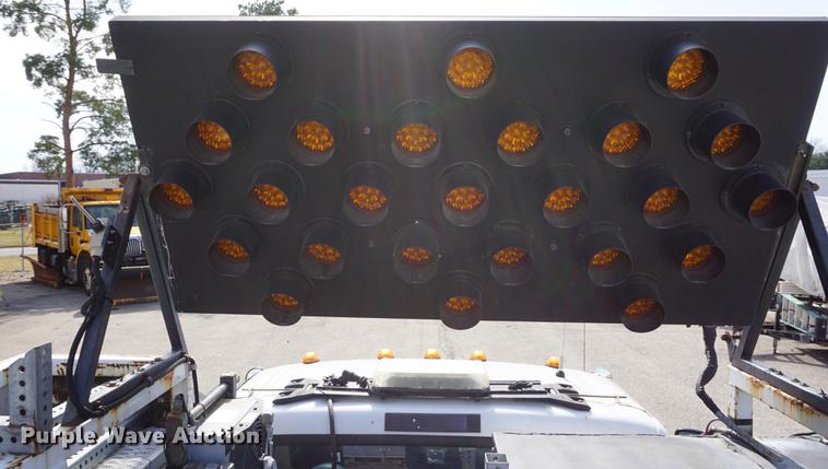 image for item DE3188 2006 Ford F450 Super Duty utility truck