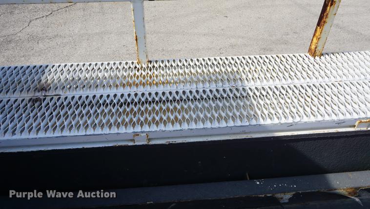 image for item DE3188 2006 Ford F450 Super Duty utility truck