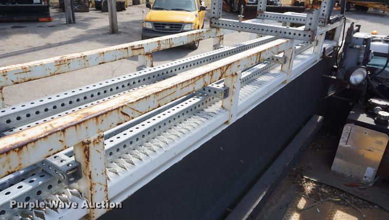 image for item DE3188 2006 Ford F450 Super Duty utility truck