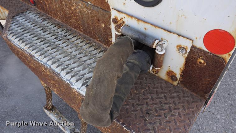 image for item DE3188 2006 Ford F450 Super Duty utility truck