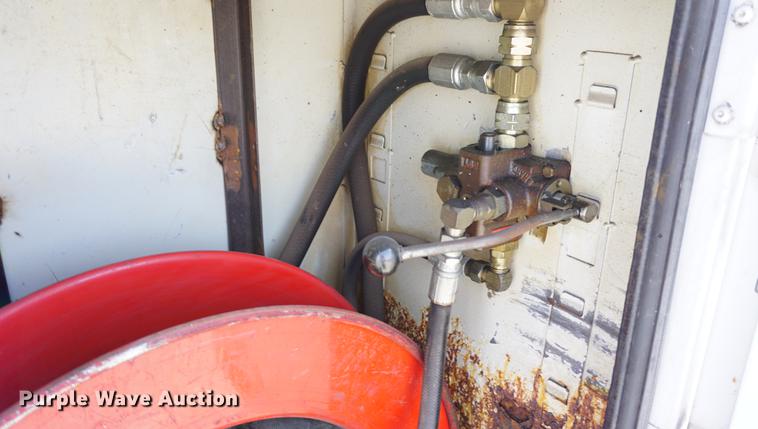 image for item DE3188 2006 Ford F450 Super Duty utility truck