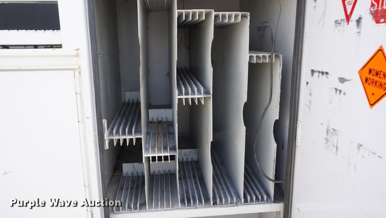 image for item DE3188 2006 Ford F450 Super Duty utility truck