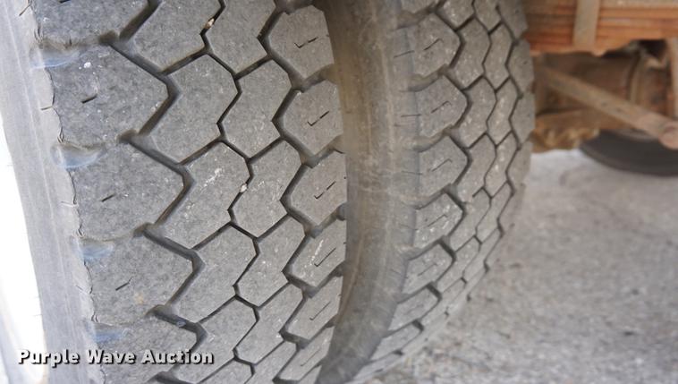 image for item DE3188 2006 Ford F450 Super Duty utility truck