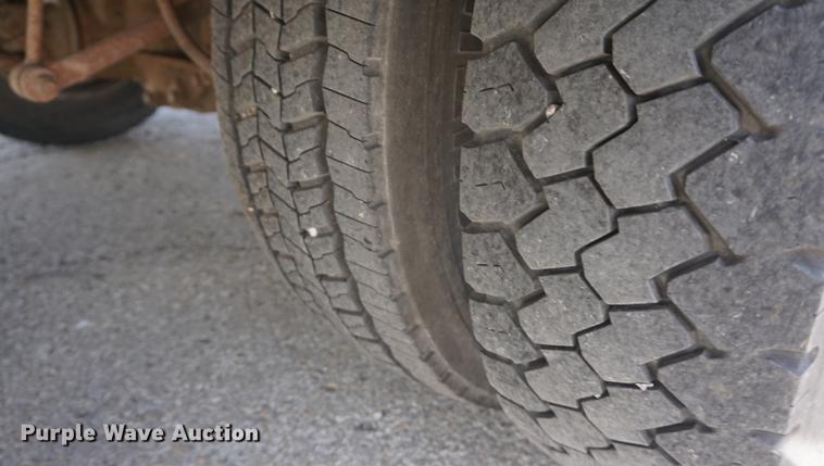 image for item DE3188 2006 Ford F450 Super Duty utility truck