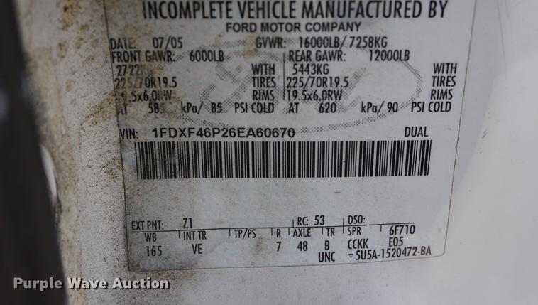 image for item DE3188 2006 Ford F450 Super Duty utility truck