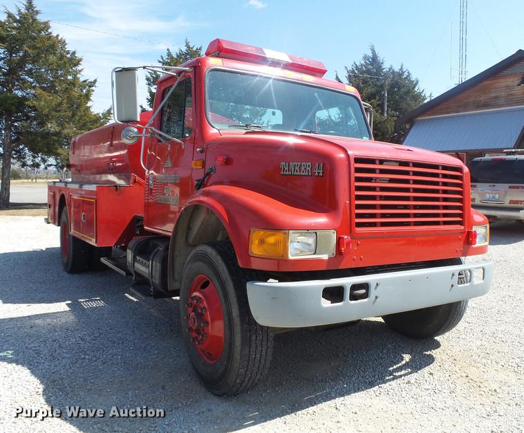 image for item DE3586 1991 International 4900 tanker fire truck