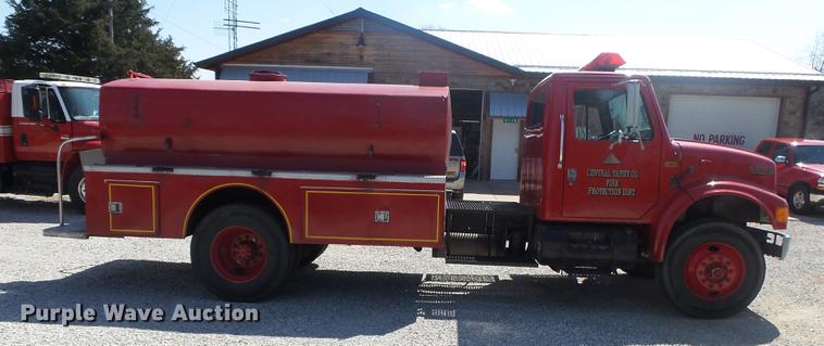 image for item DE3586 1991 International 4900 tanker fire truck