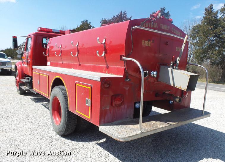 image for item DE3586 1991 International 4900 tanker fire truck