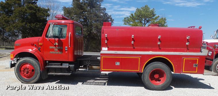 image for item DE3586 1991 International 4900 tanker fire truck
