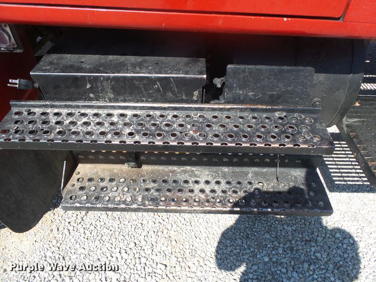 image for item DE3586 1991 International 4900 tanker fire truck