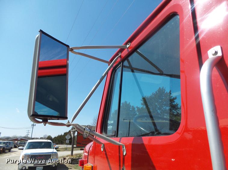 image for item DE3586 1991 International 4900 tanker fire truck