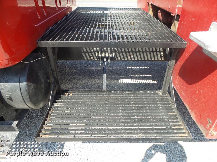 image for item DE3586 1991 International 4900 tanker fire truck