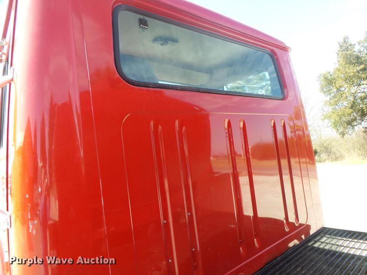 image for item DE3586 1991 International 4900 tanker fire truck