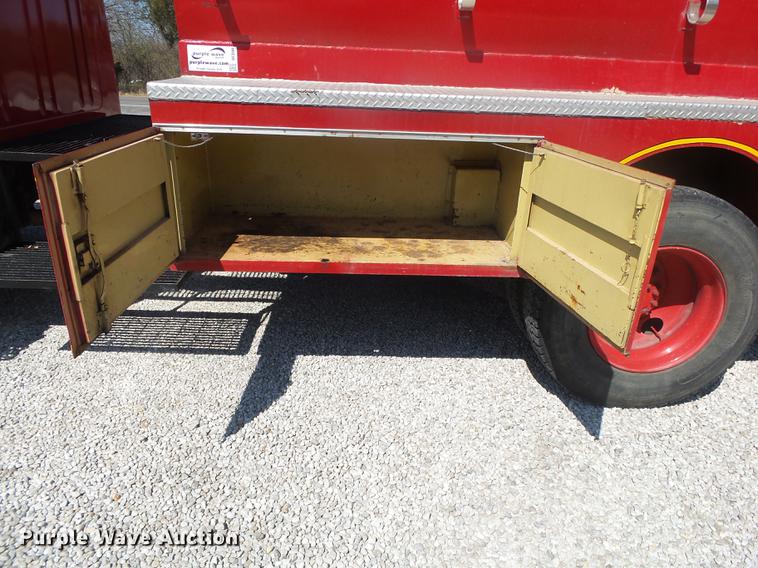 image for item DE3586 1991 International 4900 tanker fire truck