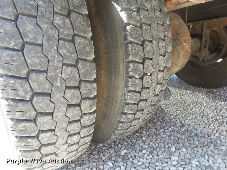 image for item DE3586 1991 International 4900 tanker fire truck