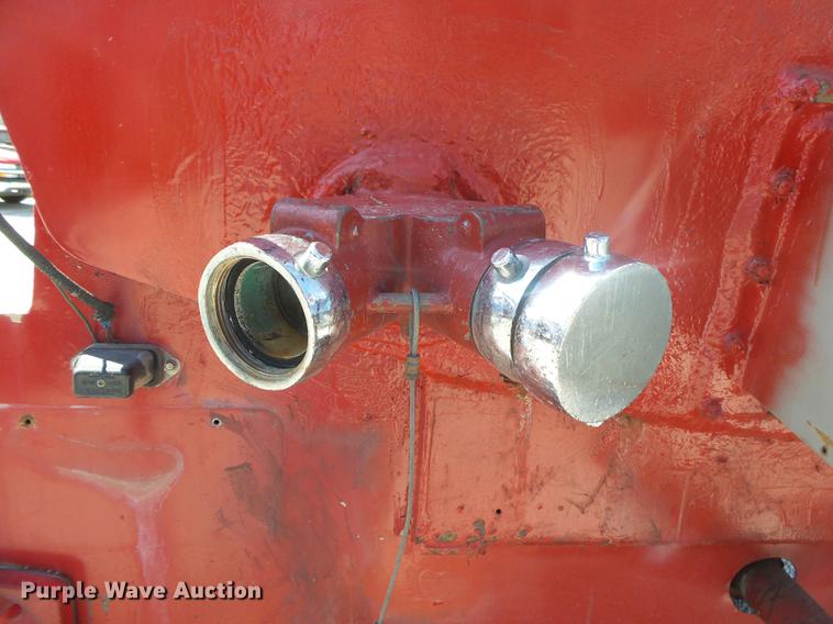 image for item DE3586 1991 International 4900 tanker fire truck