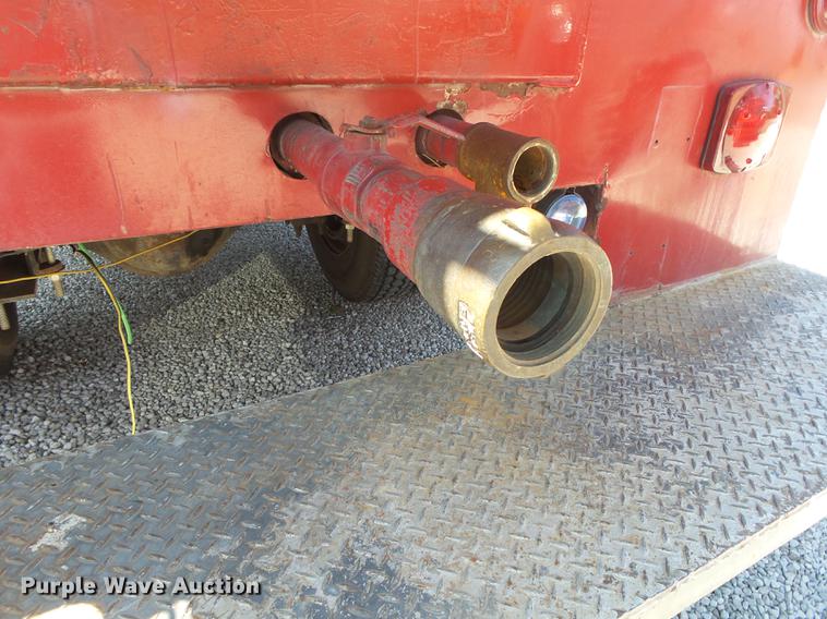 image for item DE3586 1991 International 4900 tanker fire truck