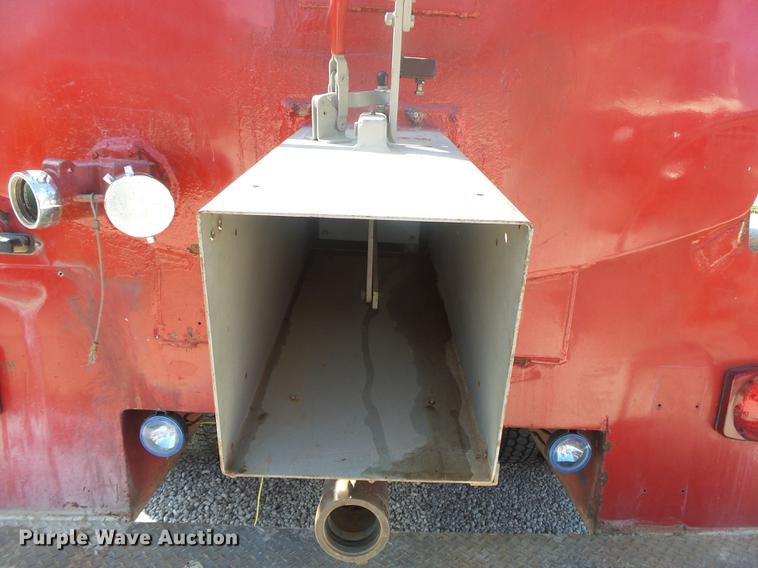 image for item DE3586 1991 International 4900 tanker fire truck