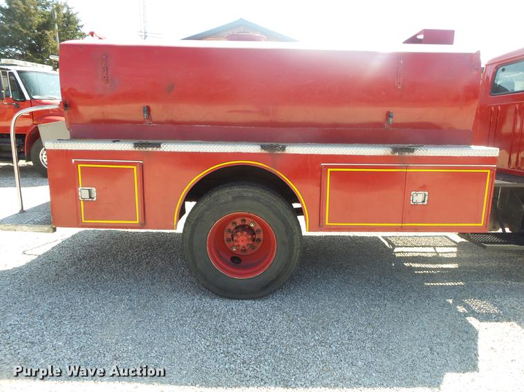 image for item DE3586 1991 International 4900 tanker fire truck