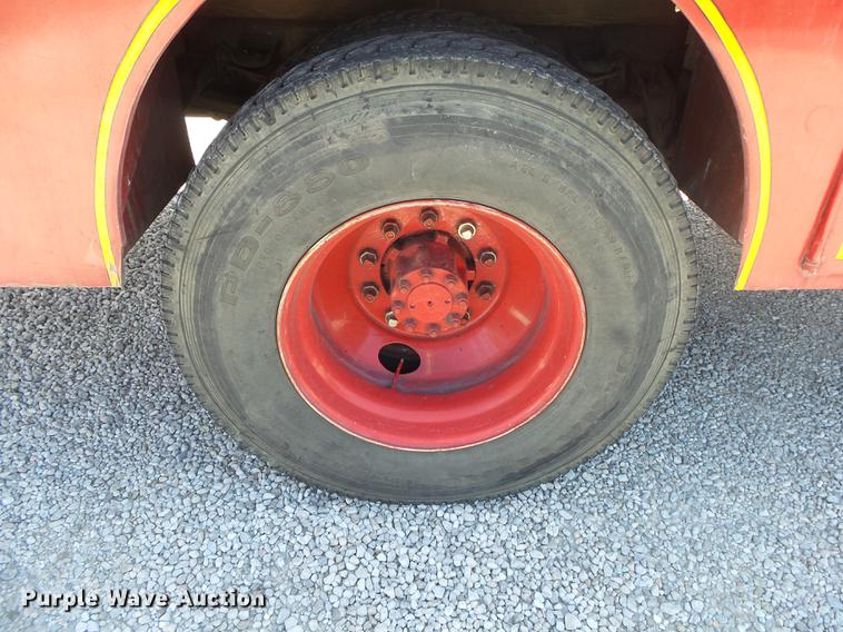 image for item DE3586 1991 International 4900 tanker fire truck