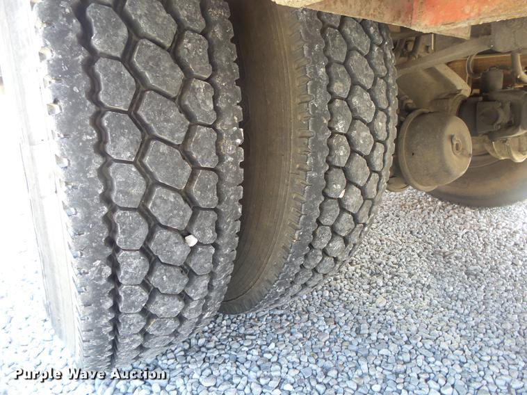 image for item DE3586 1991 International 4900 tanker fire truck