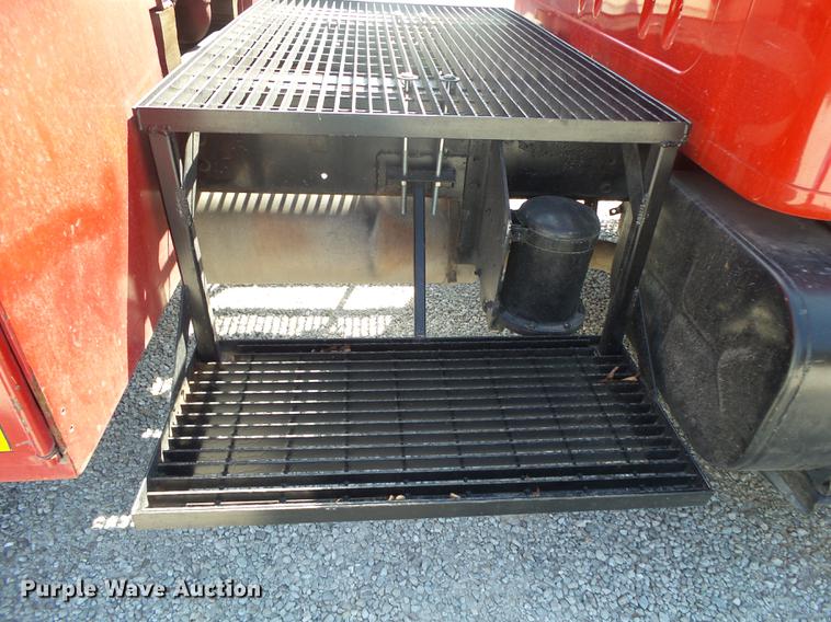 image for item DE3586 1991 International 4900 tanker fire truck