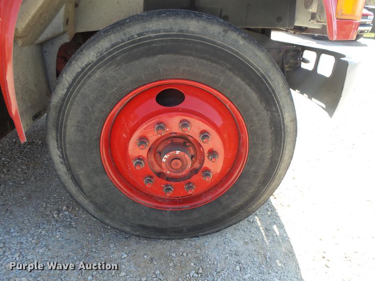 image for item DE3586 1991 International 4900 tanker fire truck