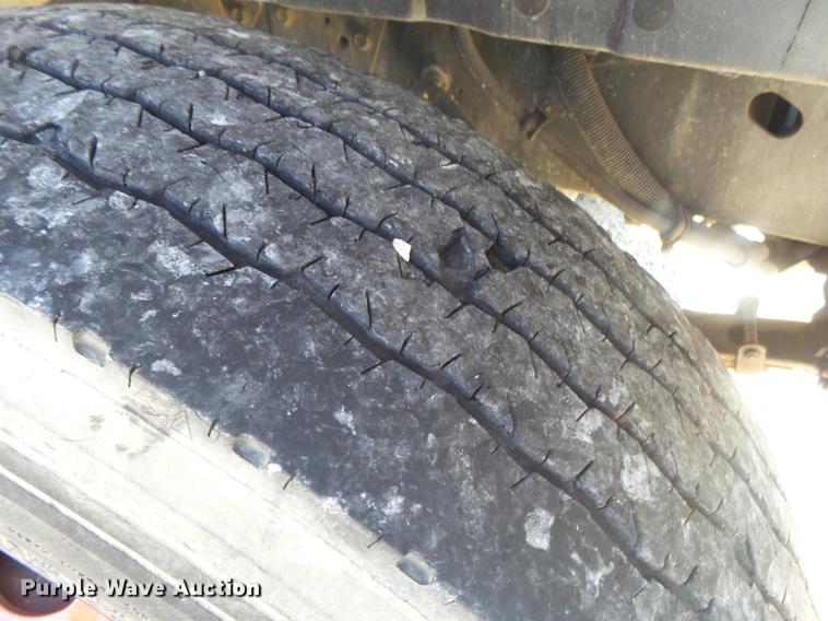 image for item DE3586 1991 International 4900 tanker fire truck