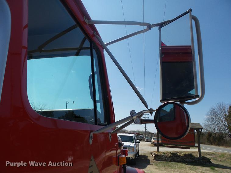 image for item DE3586 1991 International 4900 tanker fire truck