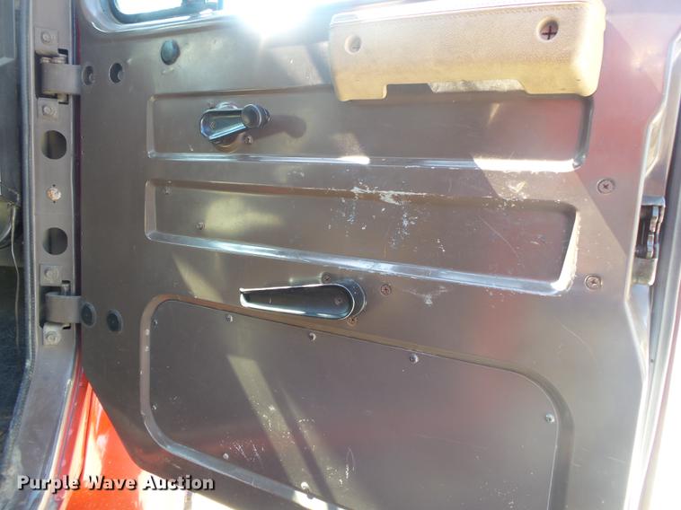 image for item DE3586 1991 International 4900 tanker fire truck