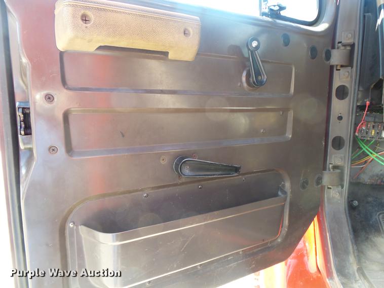 image for item DE3586 1991 International 4900 tanker fire truck