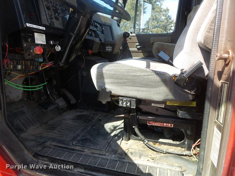 image for item DE3586 1991 International 4900 tanker fire truck