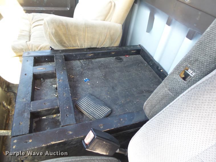 image for item DE3586 1991 International 4900 tanker fire truck