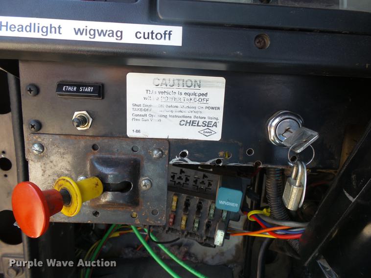 image for item DE3586 1991 International 4900 tanker fire truck