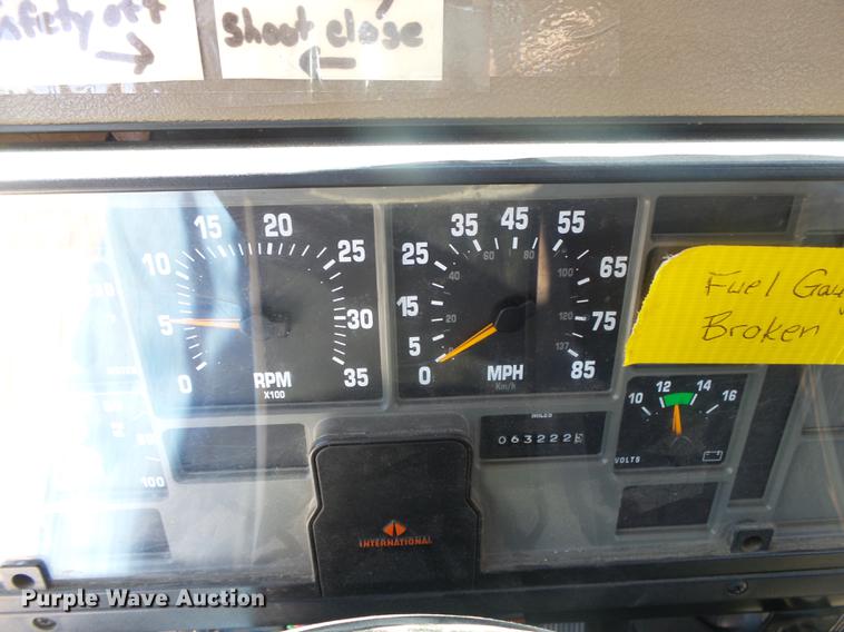 image for item DE3586 1991 International 4900 tanker fire truck