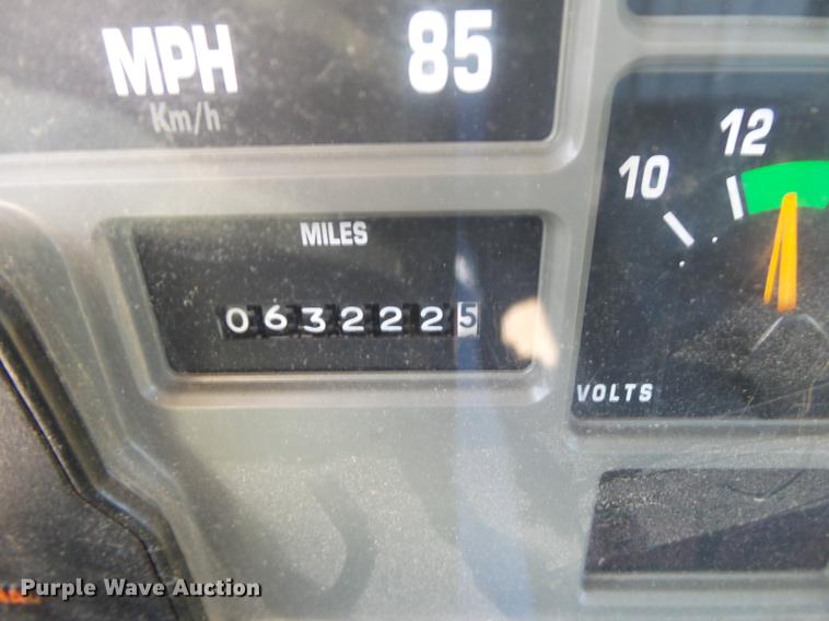 image for item DE3586 1991 International 4900 tanker fire truck