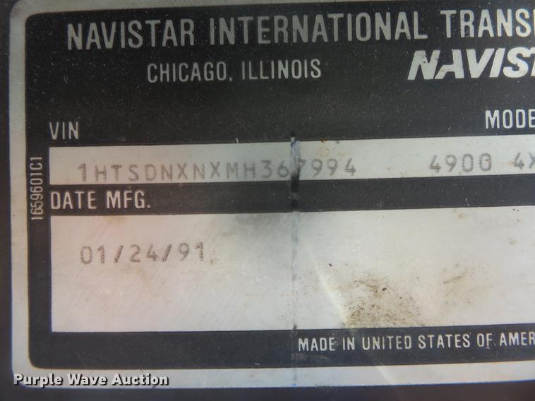 image for item DE3586 1991 International 4900 tanker fire truck