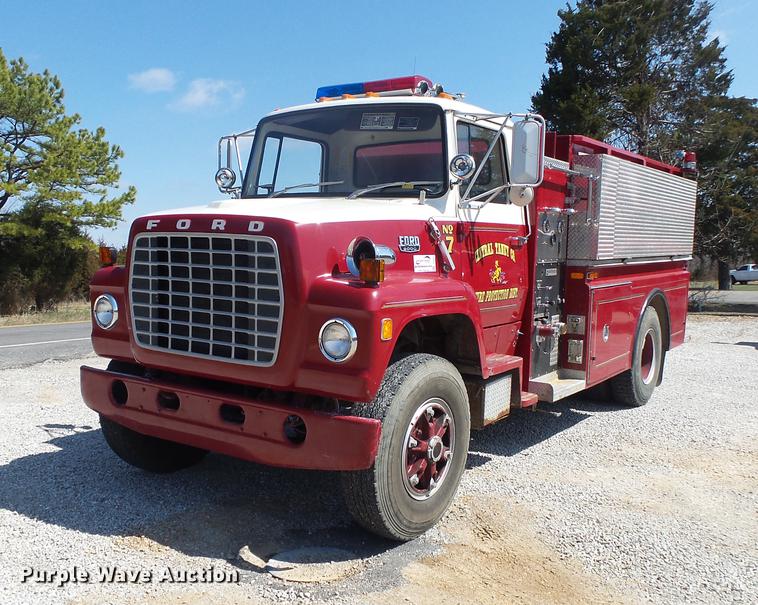 image for item DE3587 1979 Ford 8000 tanker fire truck
