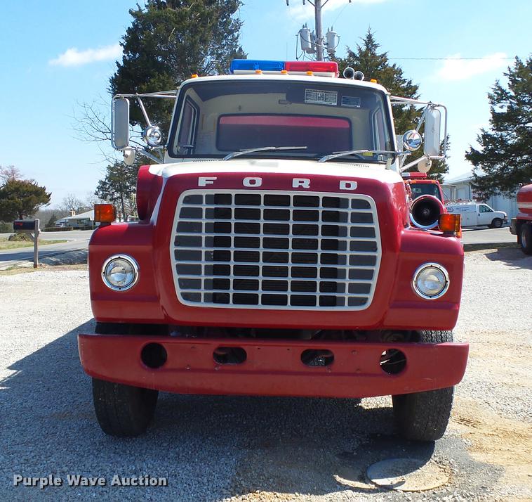 image for item DE3587 1979 Ford 8000 tanker fire truck