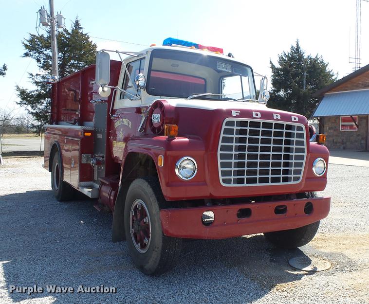 image for item DE3587 1979 Ford 8000 tanker fire truck