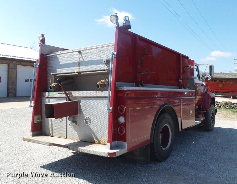 image for item DE3587 1979 Ford 8000 tanker fire truck
