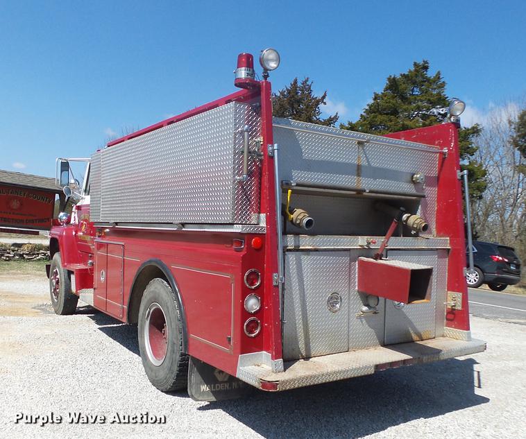 image for item DE3587 1979 Ford 8000 tanker fire truck