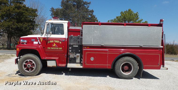image for item DE3587 1979 Ford 8000 tanker fire truck