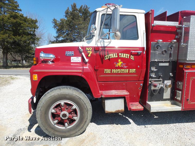 image for item DE3587 1979 Ford 8000 tanker fire truck