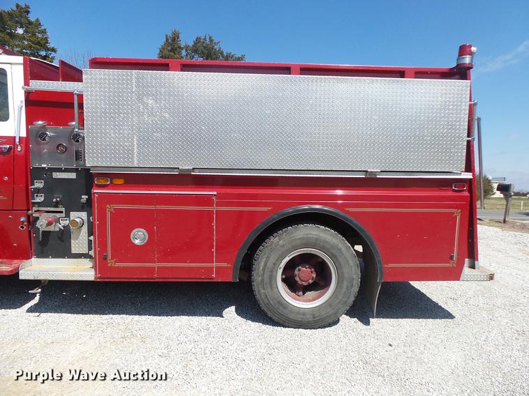 image for item DE3587 1979 Ford 8000 tanker fire truck