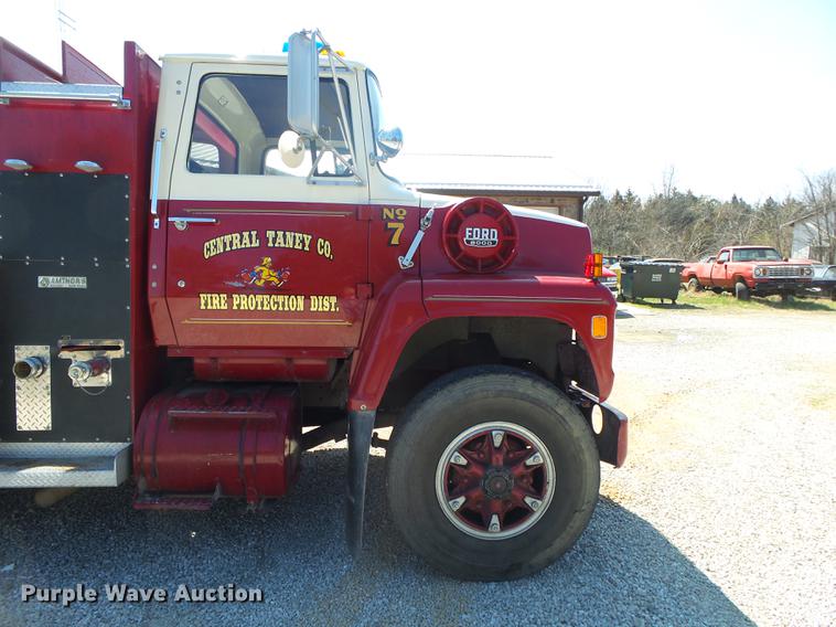 image for item DE3587 1979 Ford 8000 tanker fire truck