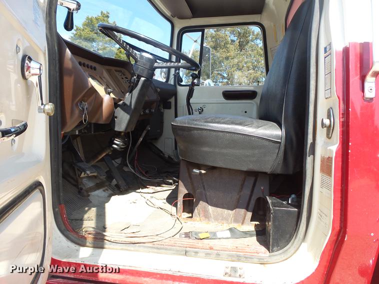 image for item DE3587 1979 Ford 8000 tanker fire truck