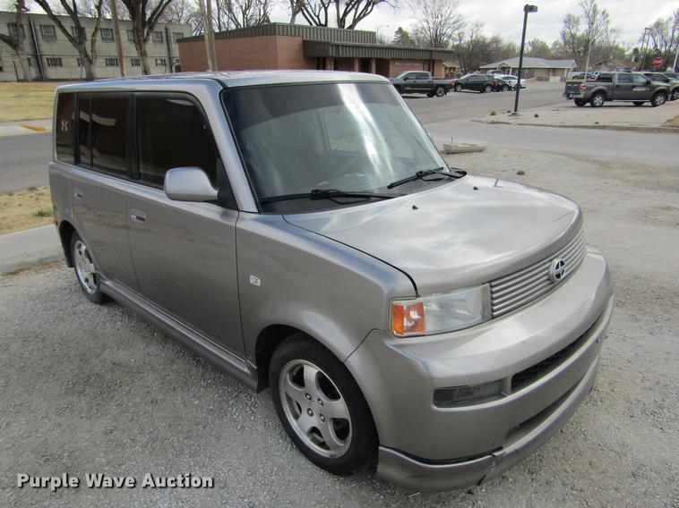image for item DE6684 2005 Scion XB Wagon SUV